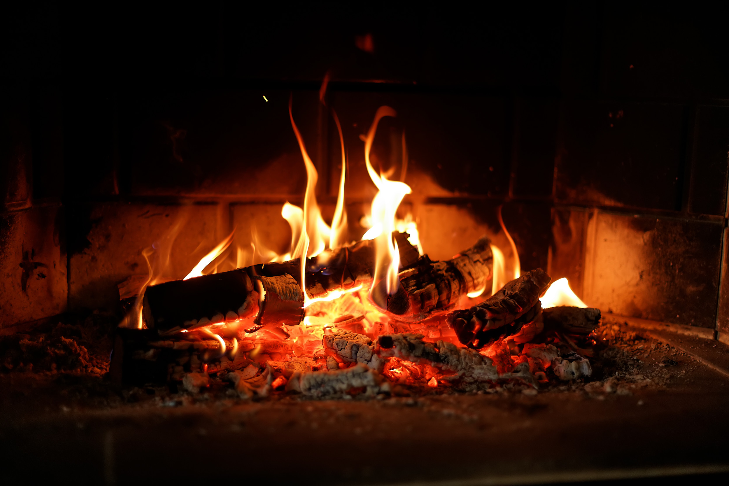 Directv Channel Fureplace - 4k Yule Log Fireplace With Crackling Fire Sounds Youtube : Sling tv ...